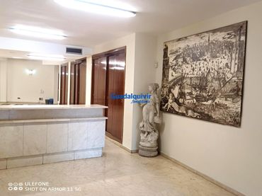 Oficina con ascensor en venta en Triana