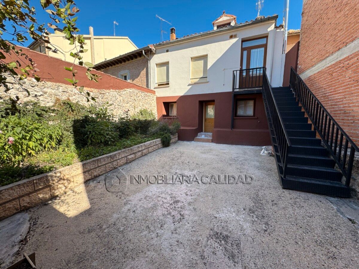 Vista exterior de Casa o xalet de lloguer en Burgos Capital amb Calefacció i Es permeten mascotes