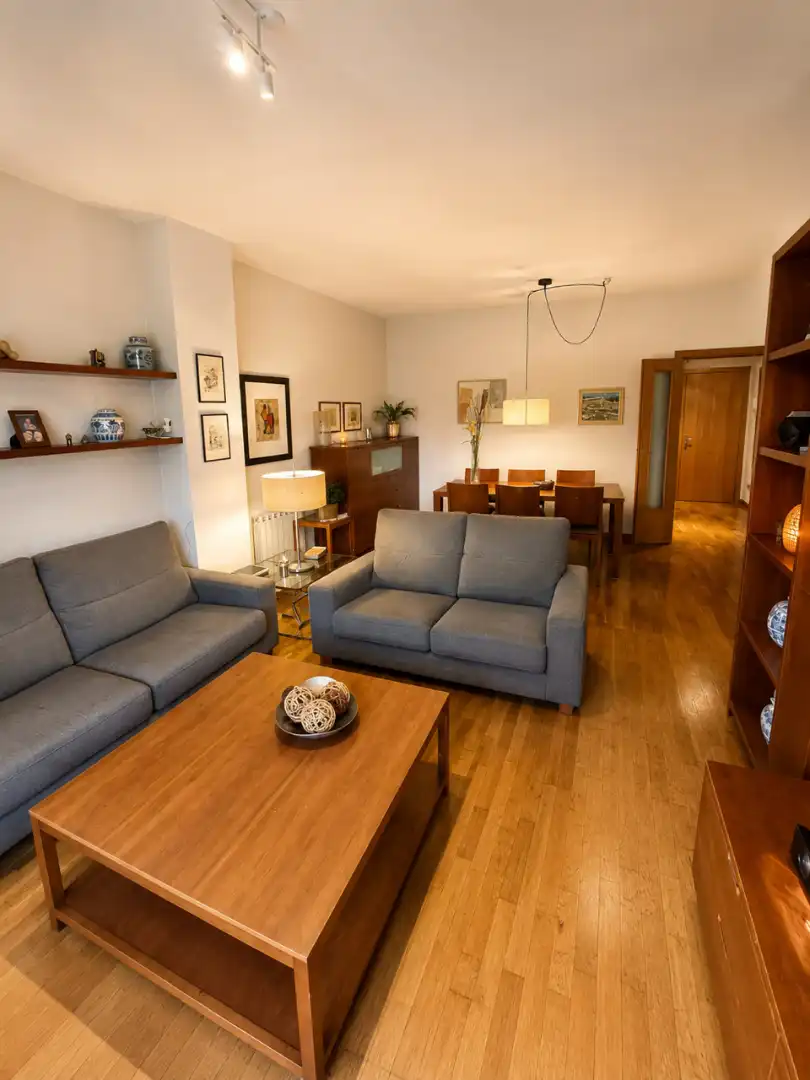 Sala d'estar de Planta baixa en venda en Sant Cugat del Vallès amb Aire condicionat, Calefacció i Jardí privat