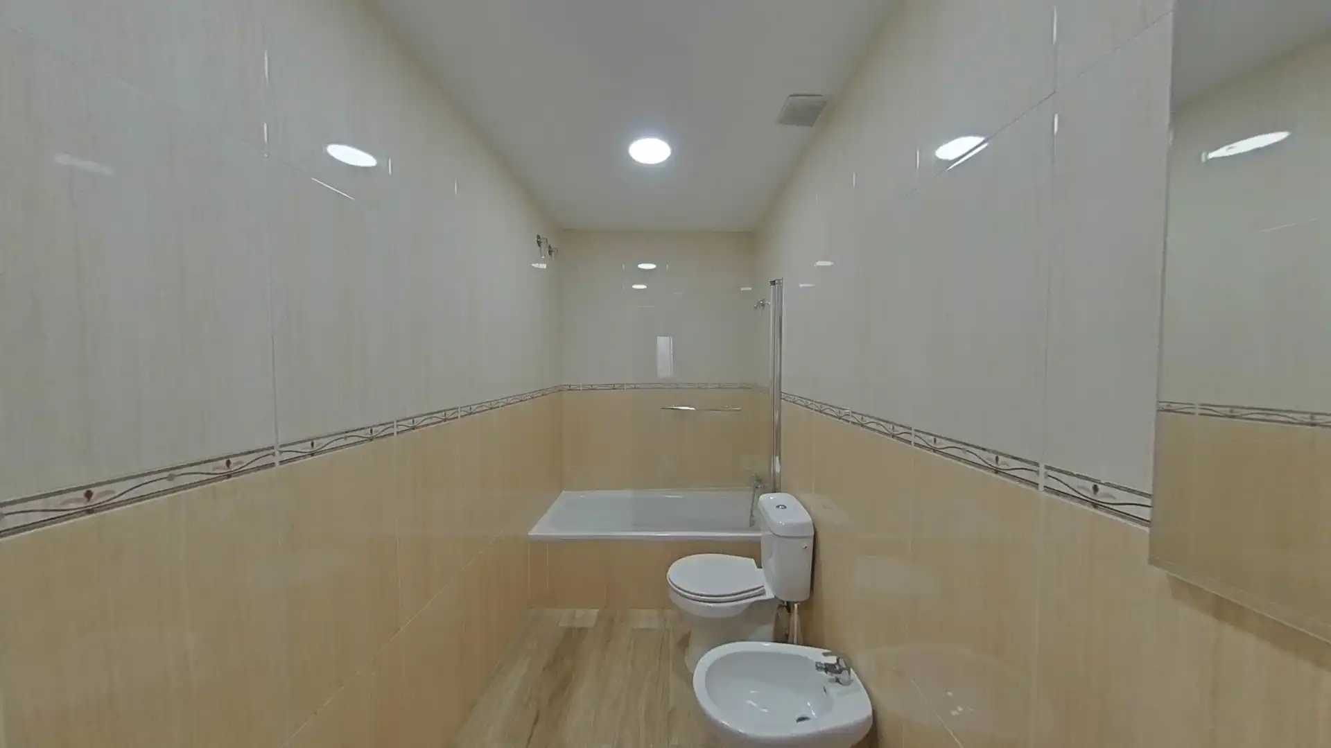 Badezimmer von Maisonette zum Verkauf in Cornellà de Llobregat