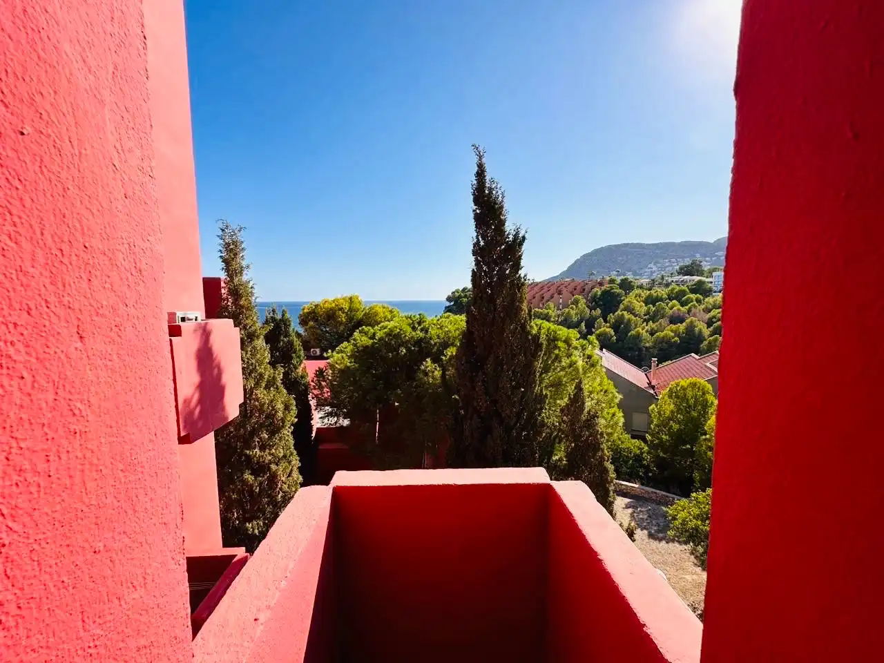 Außenansicht von Wohnungen zum Verkauf in Calpe / Calp mit Klimaanlage, Heizung und Privatgarten