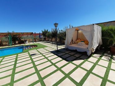 Chalet con piscina en venta en Moclín