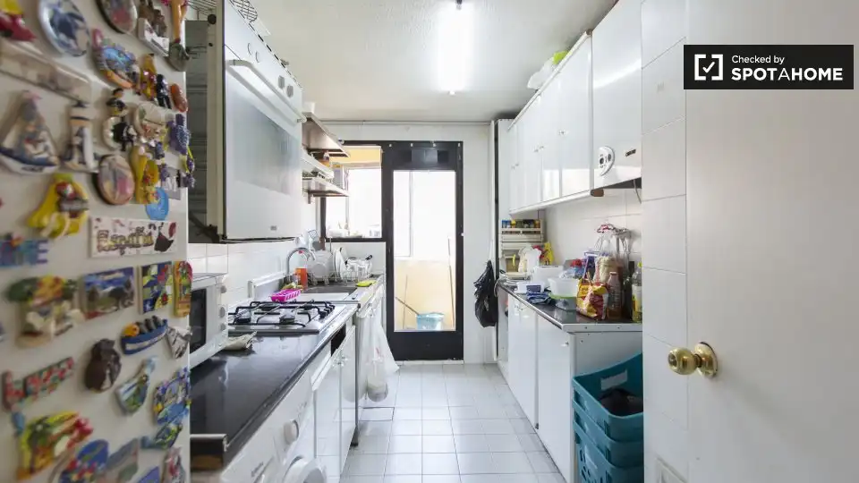 Kitchen of Flat for share in Hortaleza