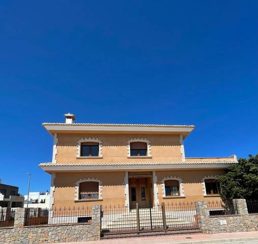 Casa-chalet en Venta en Piles