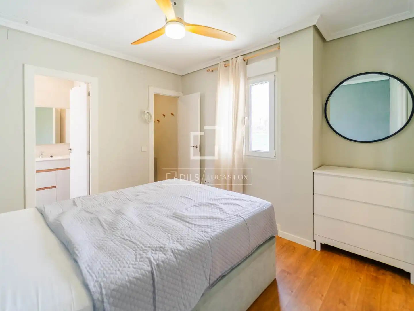 Dormitori de Àtic de lloguer en Valencia amb Aire condicionat, Parquet i Terrassa
