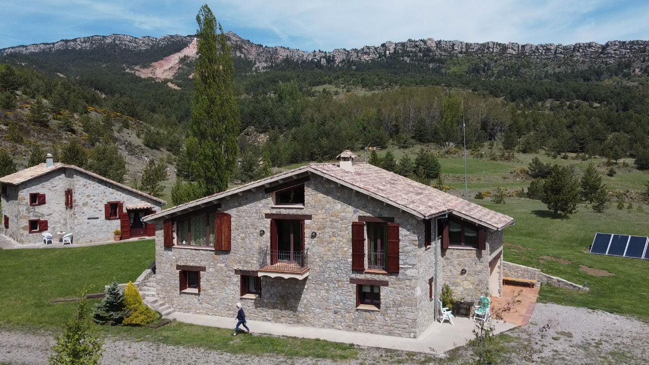 Vista exterior de Finca rústica en venda en Vallcebre amb Calefacció, Jardí privat i Moblat