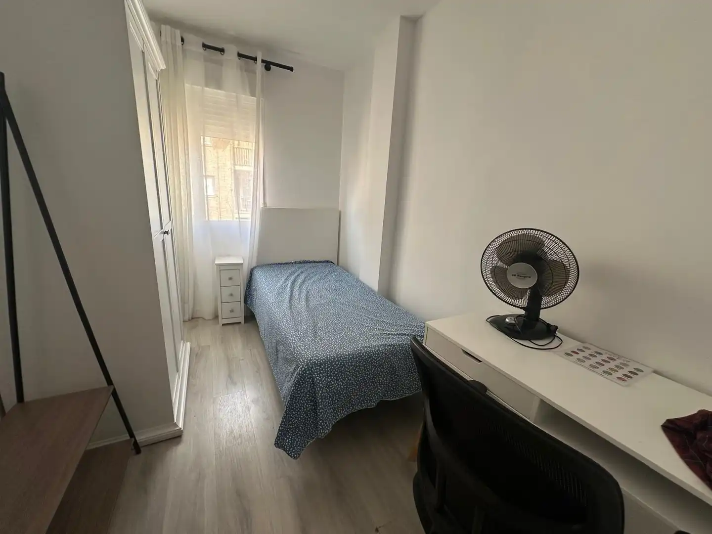 Schlafzimmer von Wohnung zur Miete in Granada mit Klimaanlage