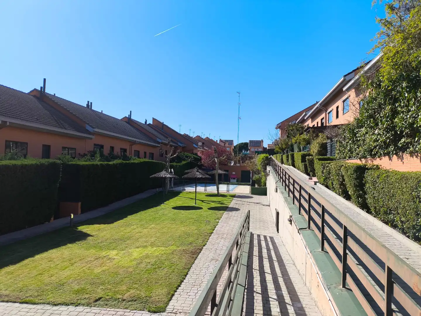 Vista exterior de Casa o xalet en venda en Villamantilla amb Aire condicionat, Calefacció i Jardí privat