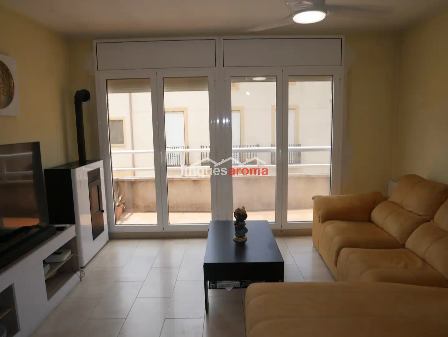 Sala de estar de Casa adosada en venta en Pira con Aire acondicionado, Calefacción y Terraza