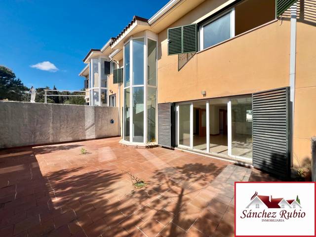 Casa adosada en Venta en Calle Emilia Pardo Bazán, 7 en Parquelagos - Puente Nuevo