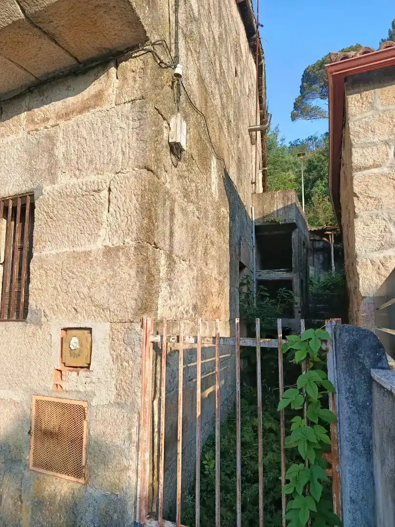 Vista exterior de Casa adosada en venda en Ourense Capital  amb Balcó