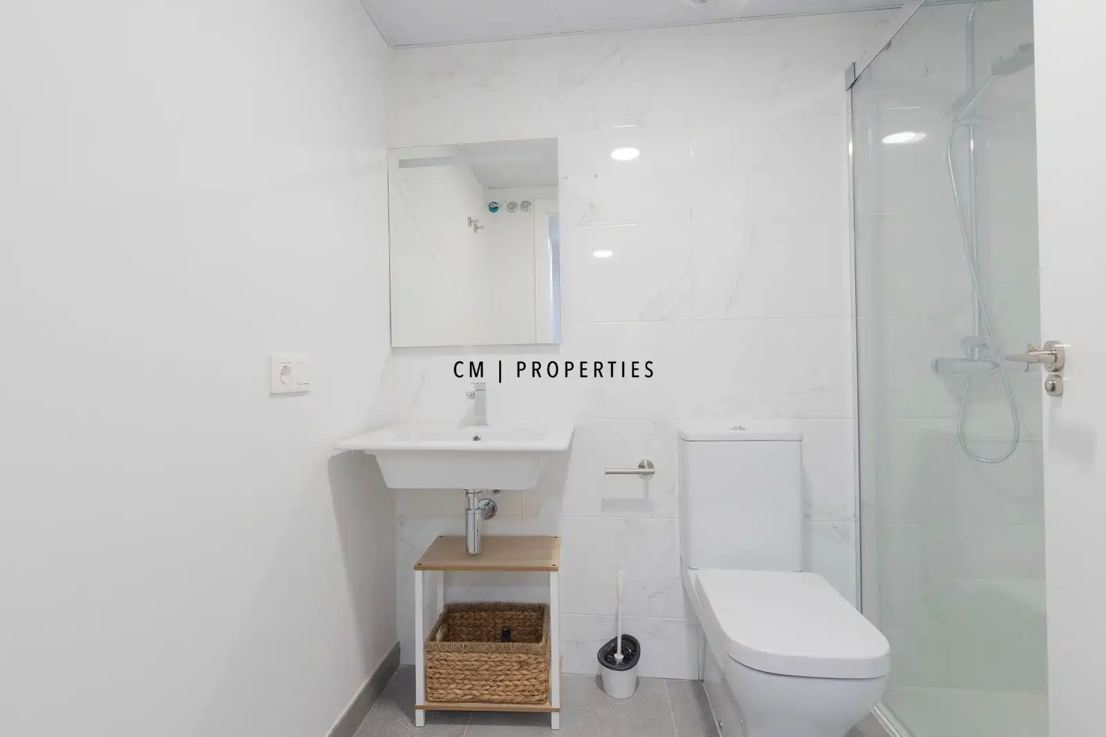 Bathroom of Flat for rent in Valencia  with Air Conditioner, Heating and Furnished