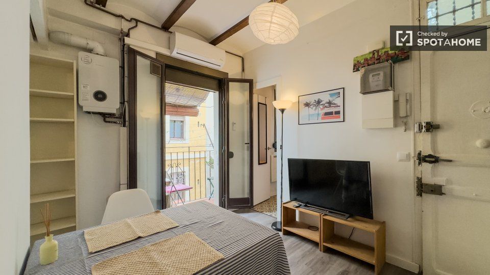 Habitación de Piso de alquiler en  Barcelona Capital con Aire acondicionado, Calefacción y Amueblado