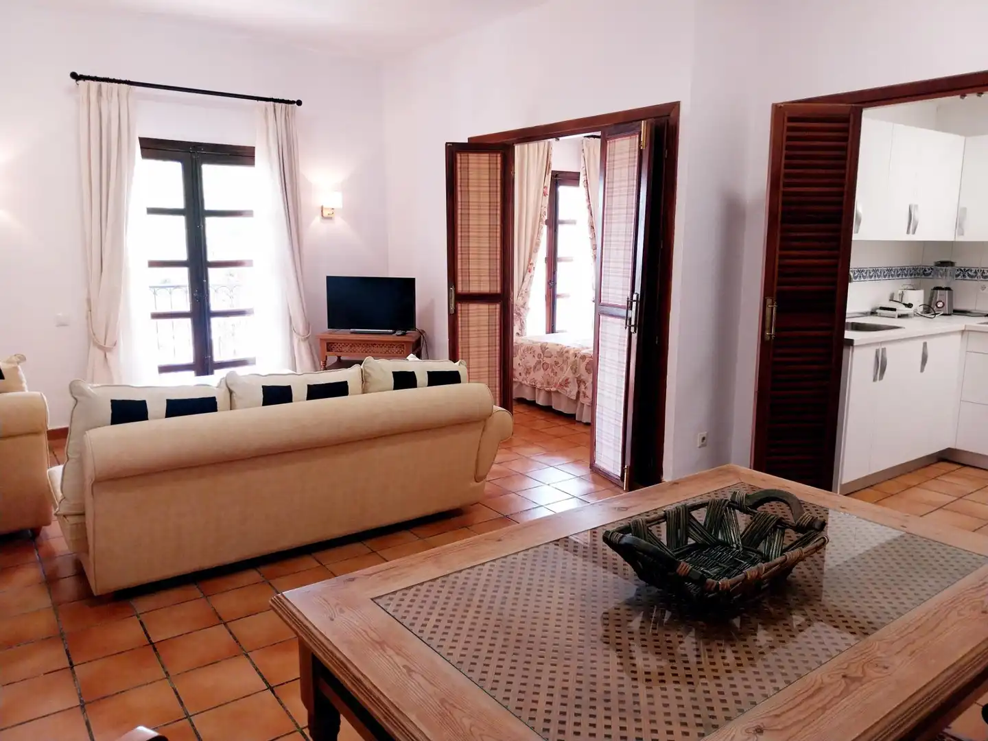 Sala d'estar de Apartament de lloguer en Mijas amb Jardí privat, Terrassa i Balcó