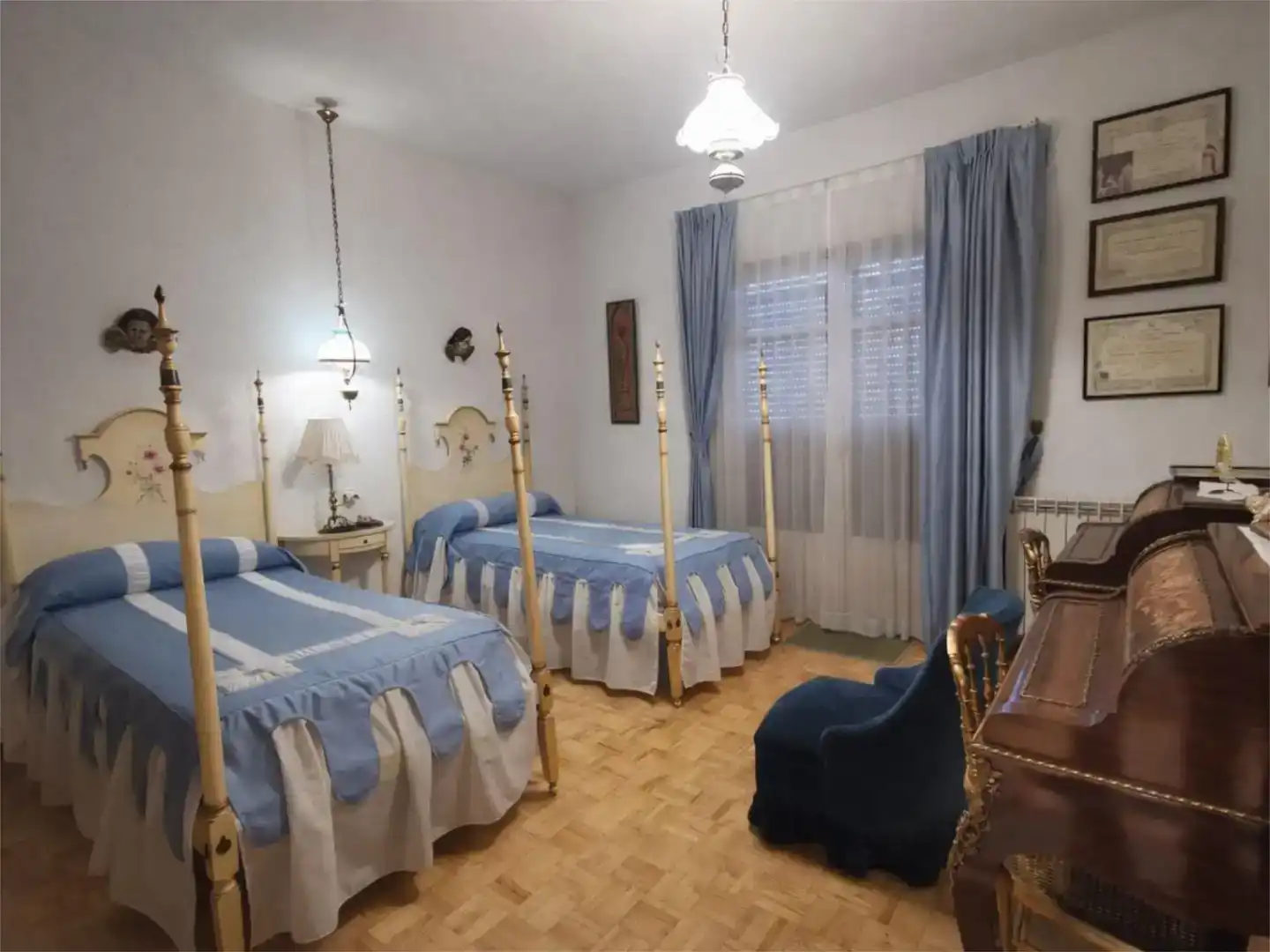 Habitación de Casa o chalet en venta en Torrejón de Ardoz con Jardín privado, Trastero y Piscina