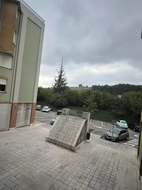 Aparcament de Pis en venda en Santa Cruz de Bezana amb Calefacció, Moblat i Forn