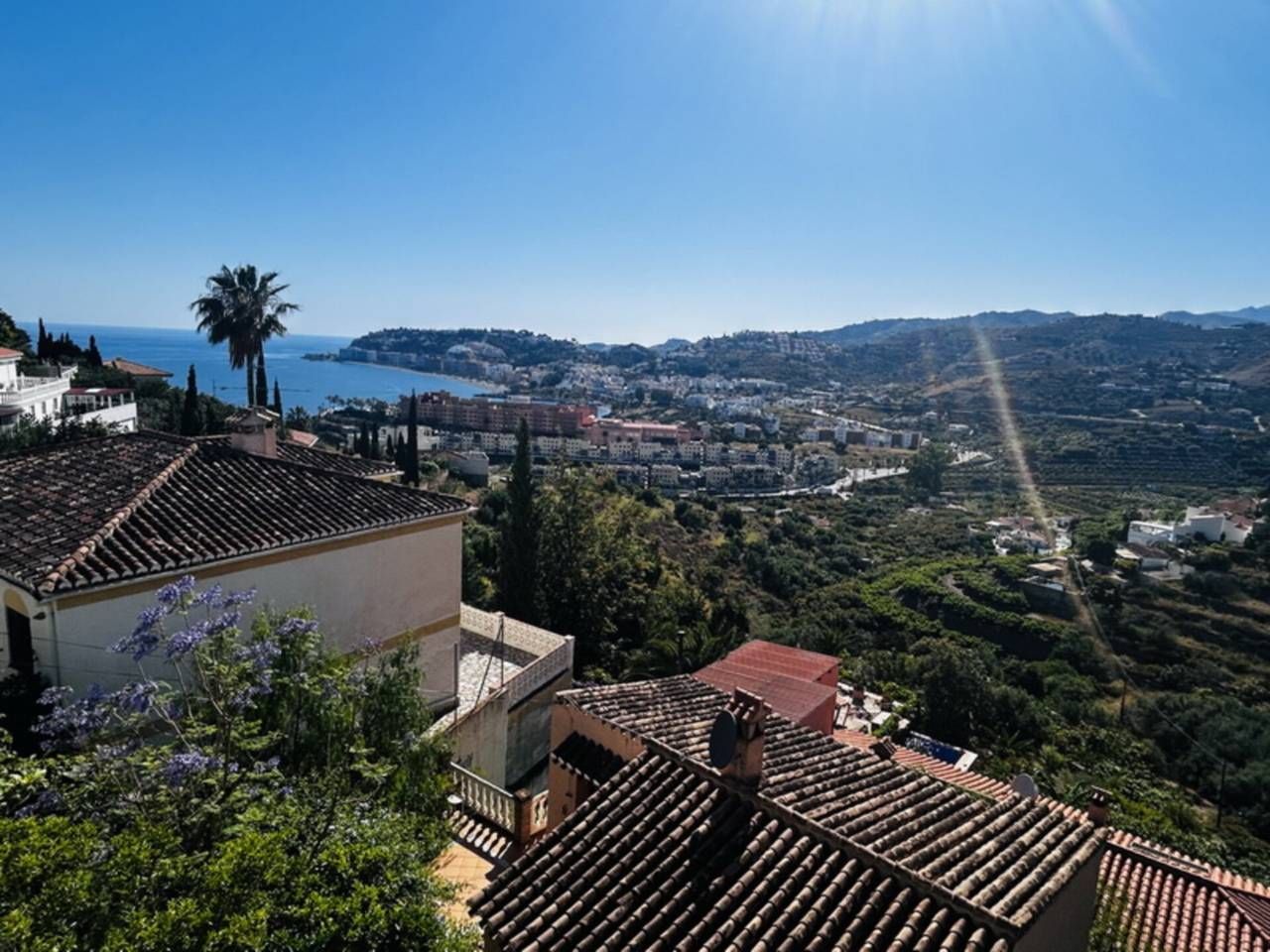 Vista exterior de Casa o xalet en venda en Almuñécar amb Jardí privat i Terrassa