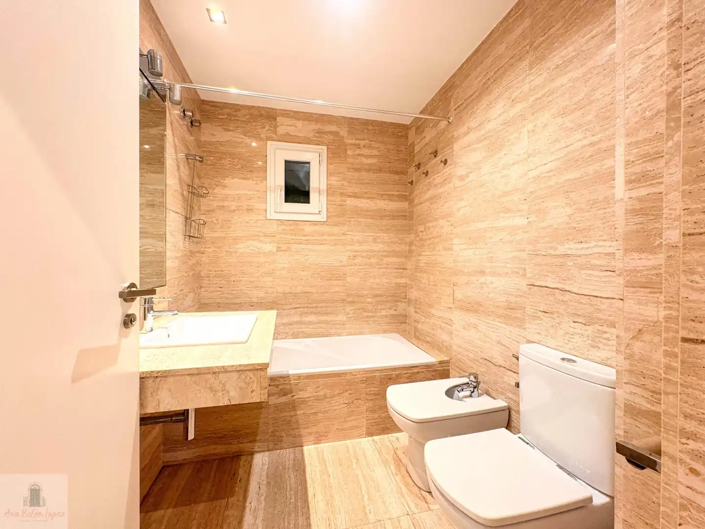 Bathroom of Flat for rent in Badajoz  with Air Conditioner and Heating