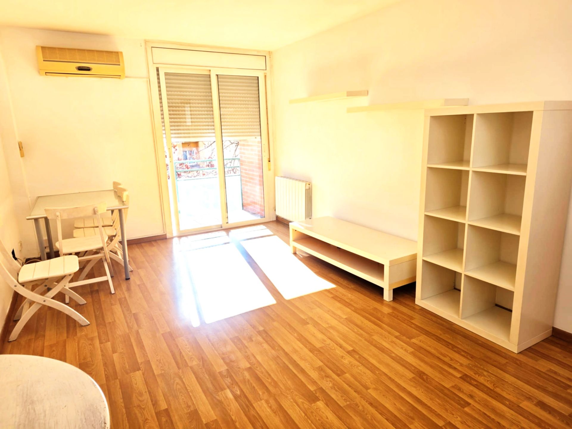 Sala d'estar de Pis en venda en Cerdanyola del Vallès amb Aire condicionat, Calefacció i Balcó