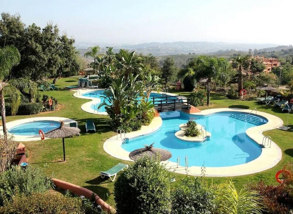Swimming pool of Planta baja for sale in Marbella  with Air Conditioner, Heating and Terrace