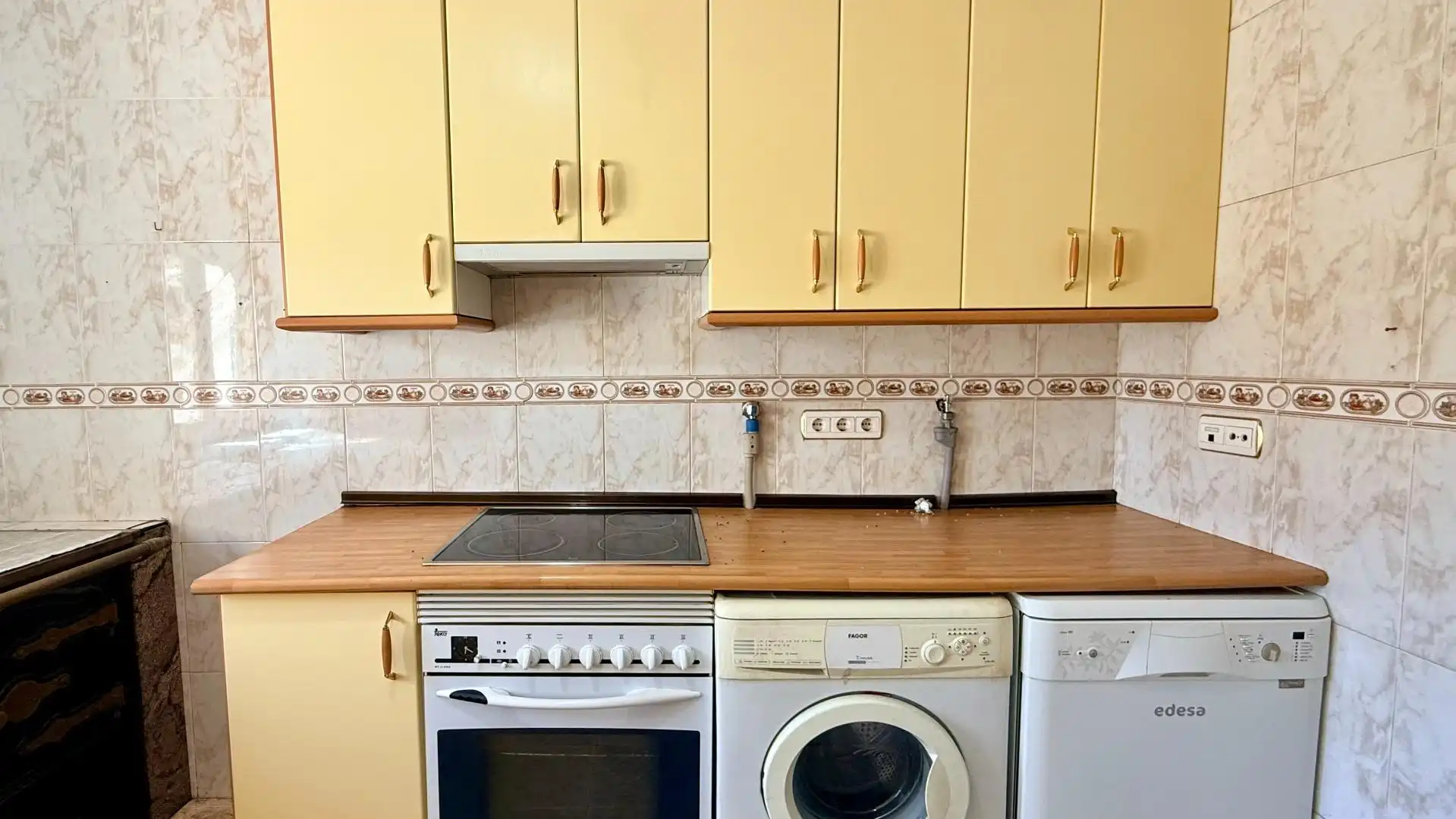 Kitchen of Houses for sale in Viloria  with Heating, Private garden and Furnished