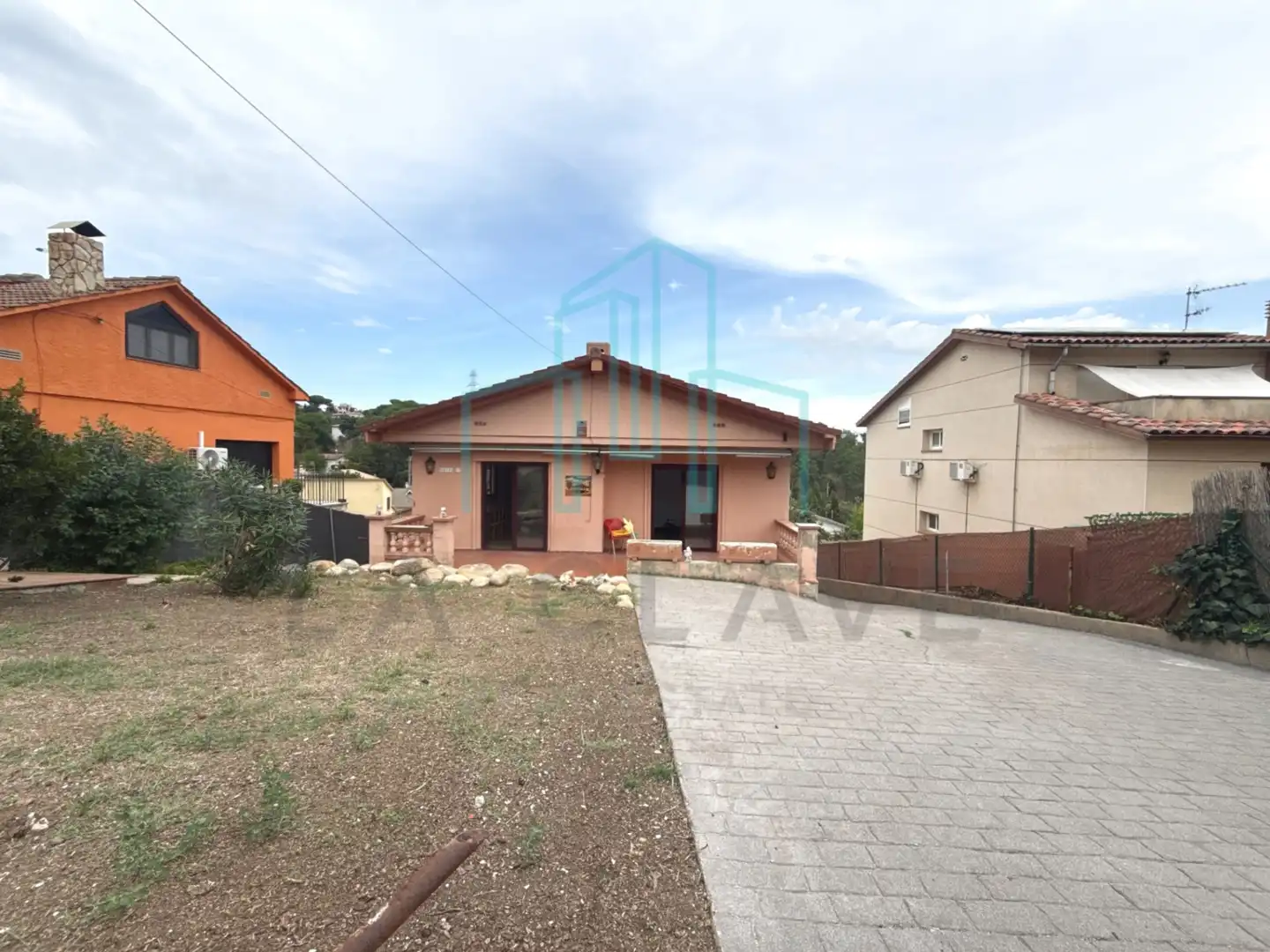 Casa amb piscina en venda a Carrer dels Pins