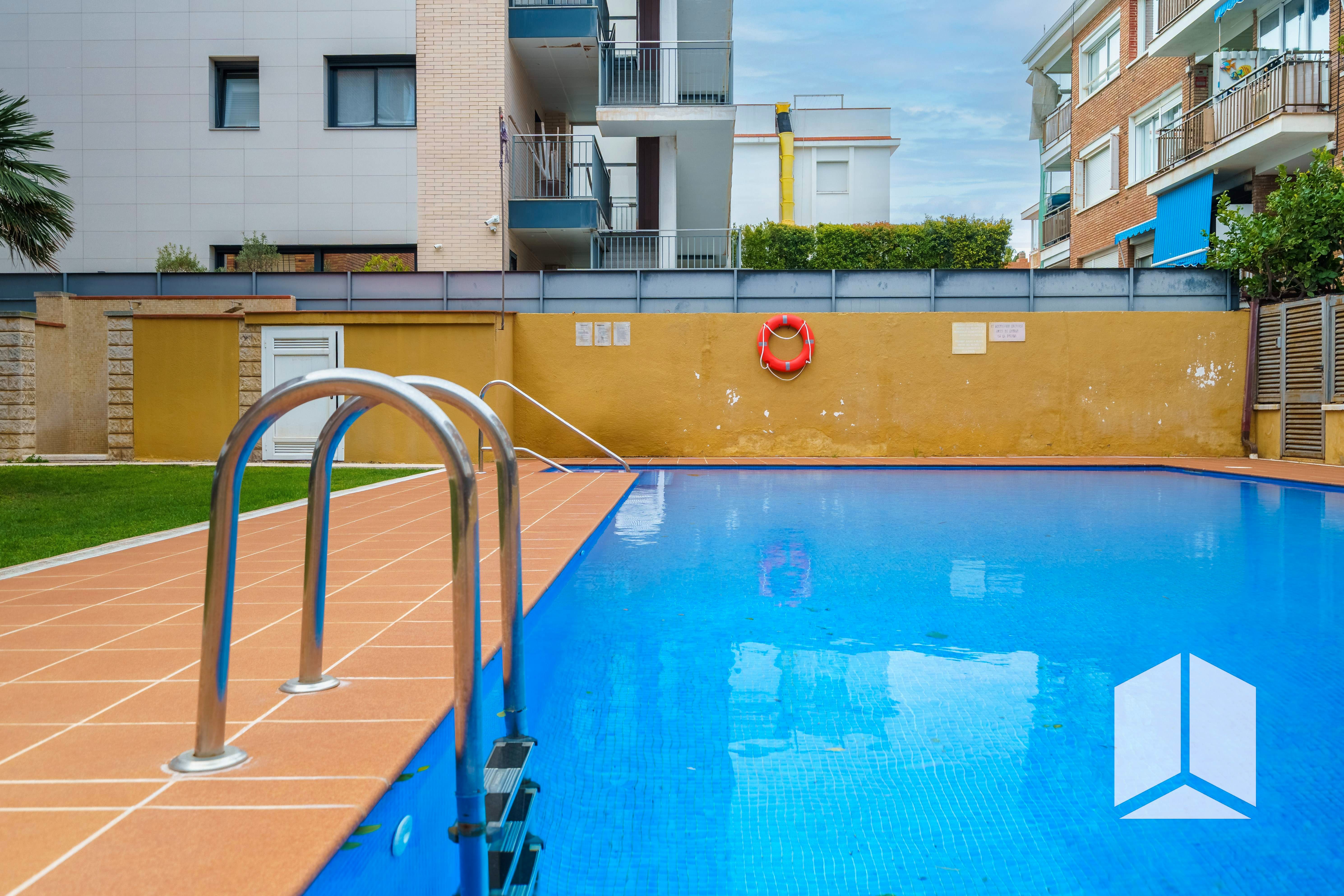 Piscina de Pis en venda en Castelldefels amb Terrassa