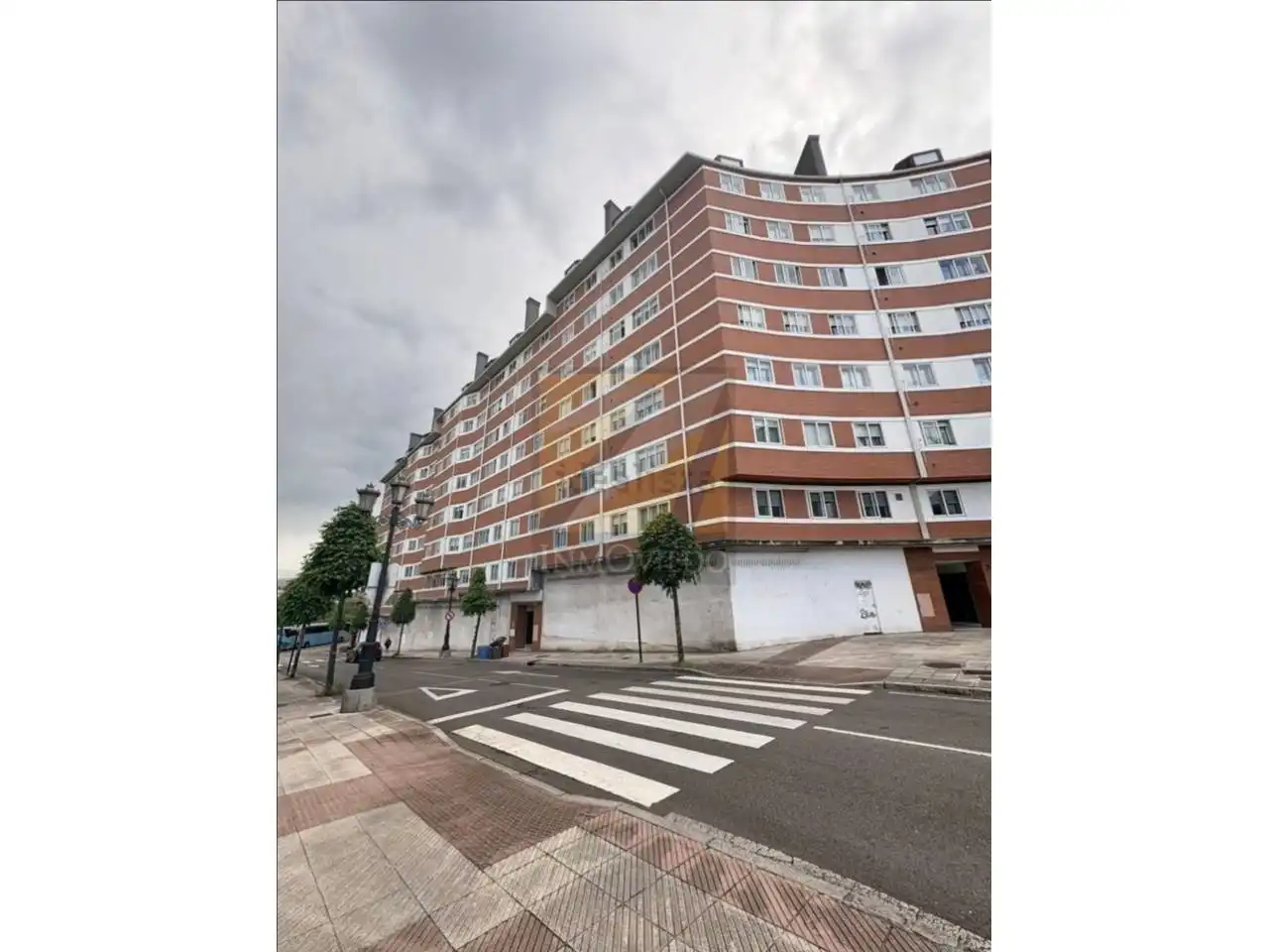 Vista exterior de Àtic en venda en Oviedo  amb Calefacció i Traster