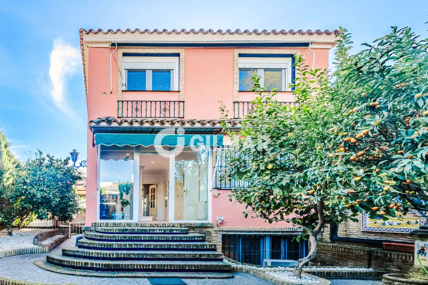 Vista exterior de Casa adosada en venta en Gelves, Sevilla