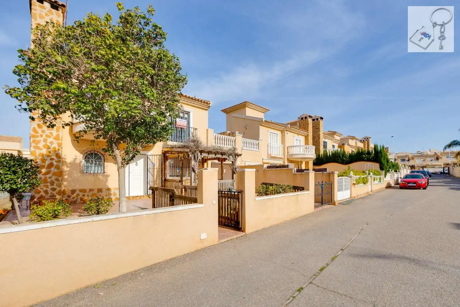 Vista exterior de Casa o chalet en venta en Torrevieja con Terraza y Piscina