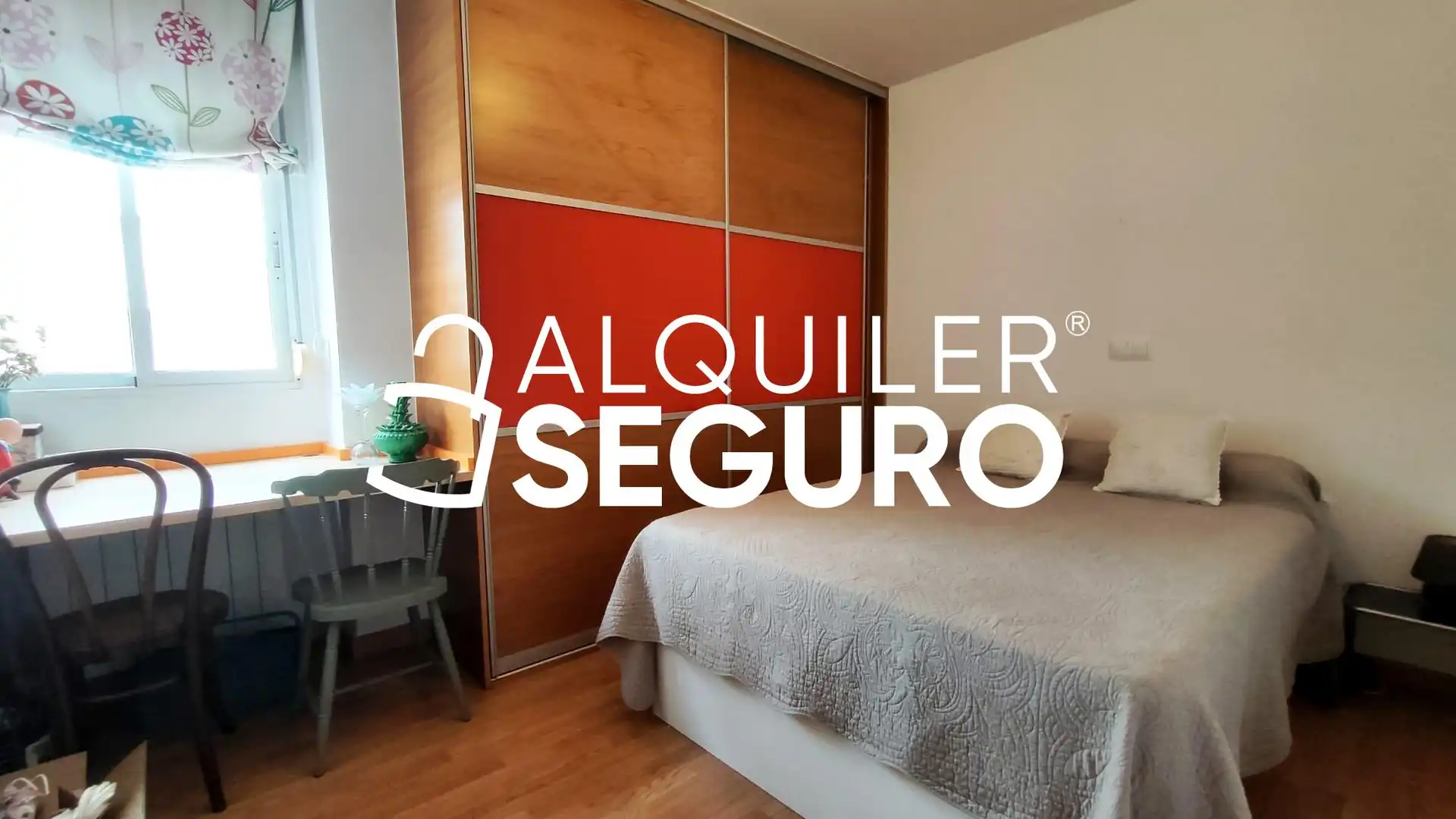Bedroom of Flat for rent in Valencia  with Air Conditioner, Heating and Terrace