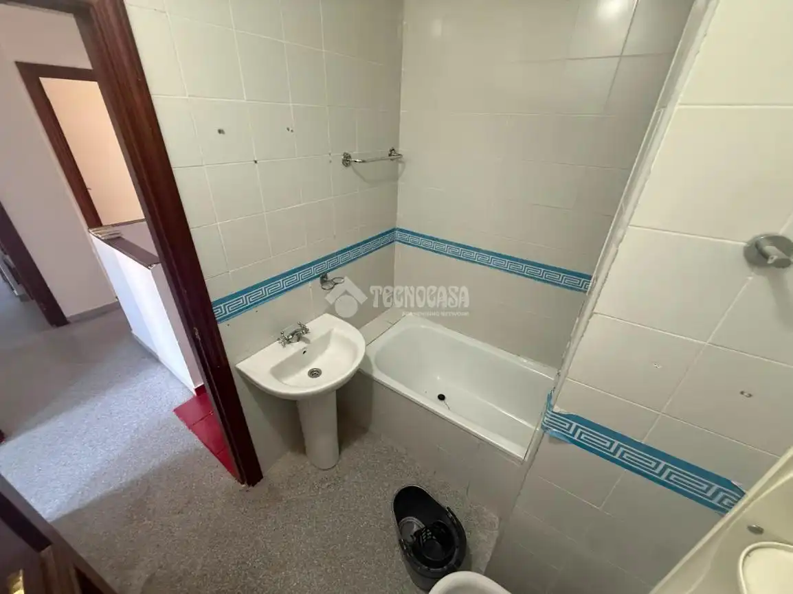 Bathroom of Detached homes for sale in Badajoz
