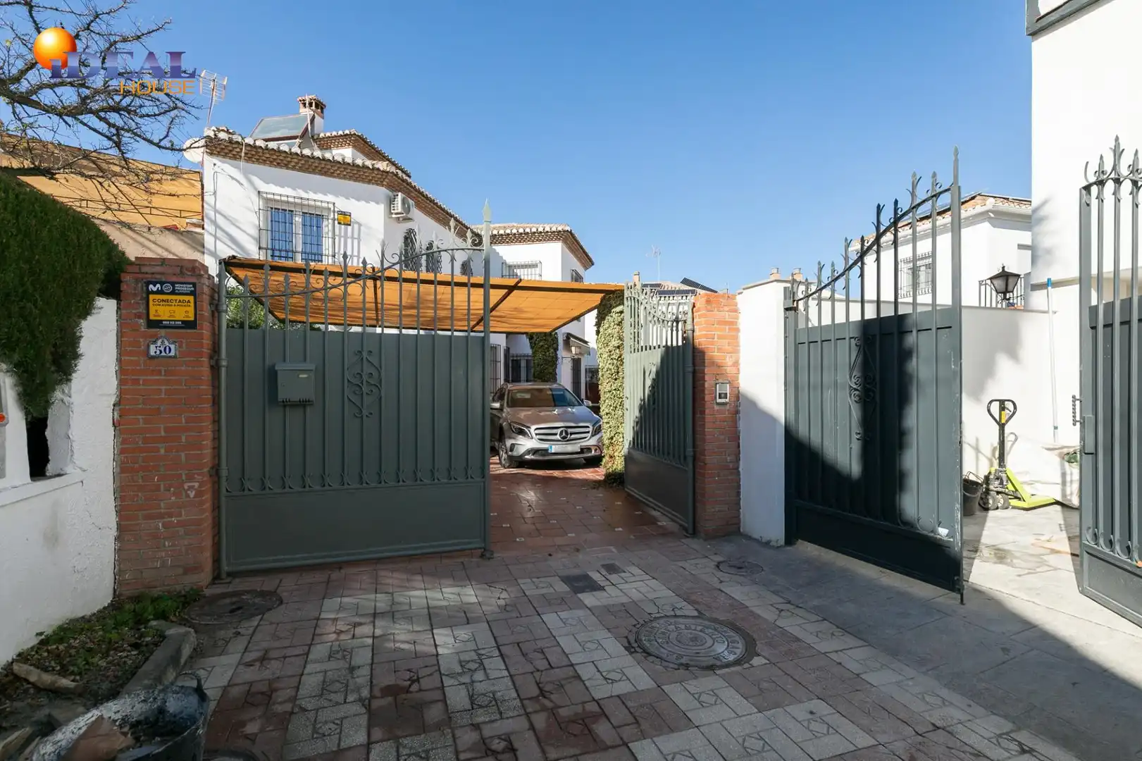 Exterior view of Houses for sale in Granada