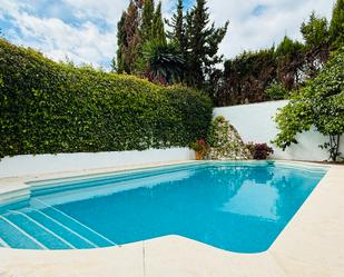 Swimming pool of House or chalet for sale in Marbella  with Air Conditioner, Private garden and Terrace