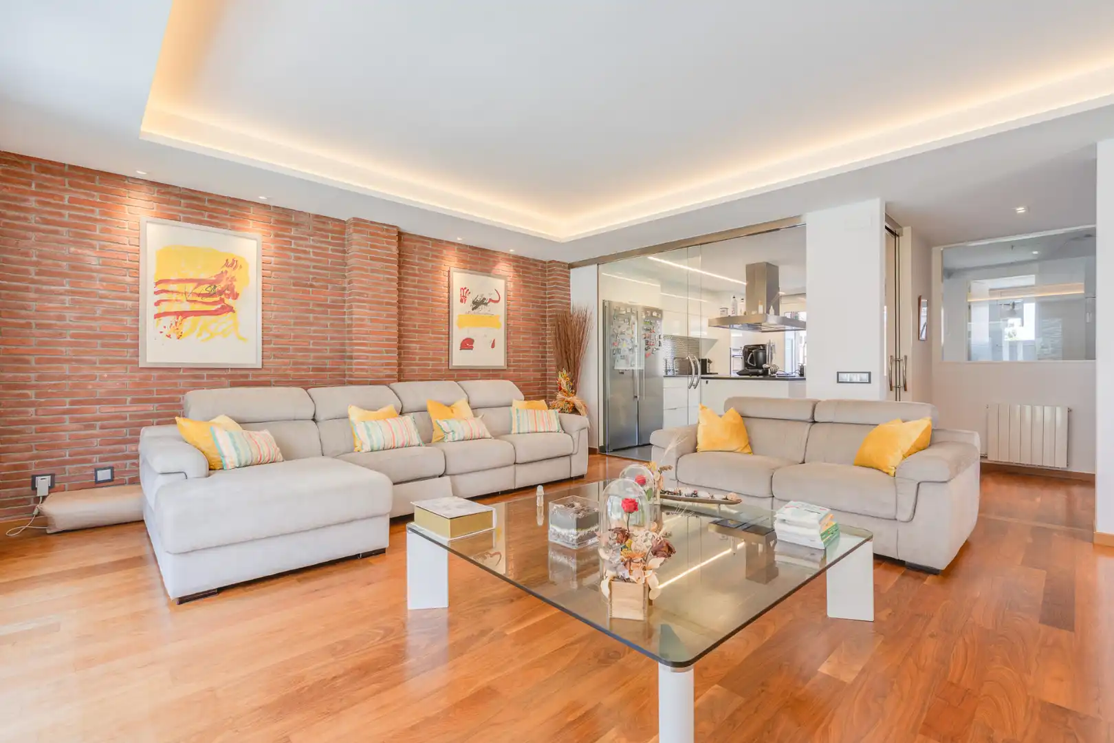Sala de estar de Casa adosada en venta en Sant Quirze del Vallès con Aire acondicionado, Calefacción y Jardín privado