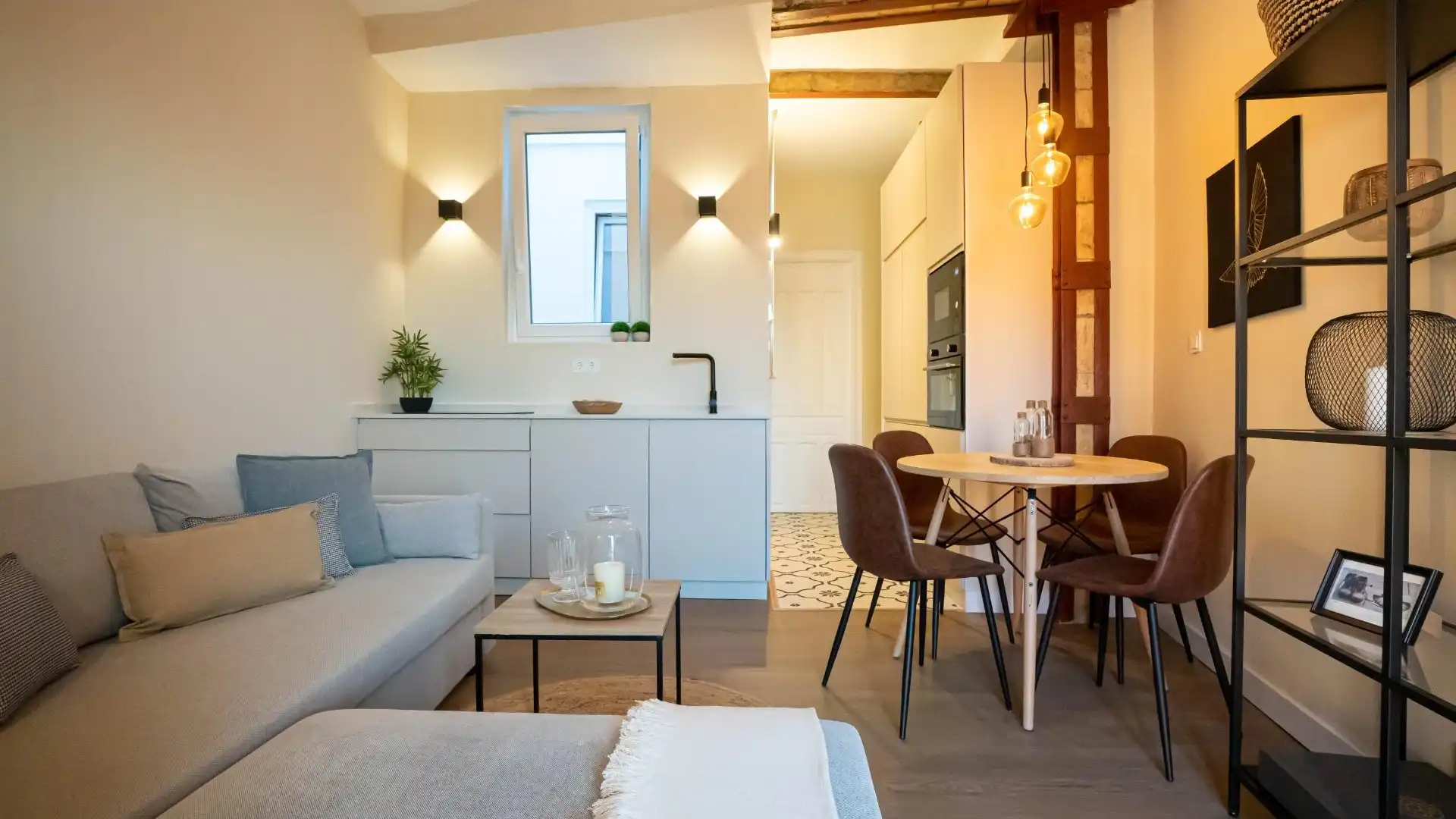 Sala de estar de Piso en venta en  Sevilla Capital con Aire acondicionado, Trastero y Amueblado