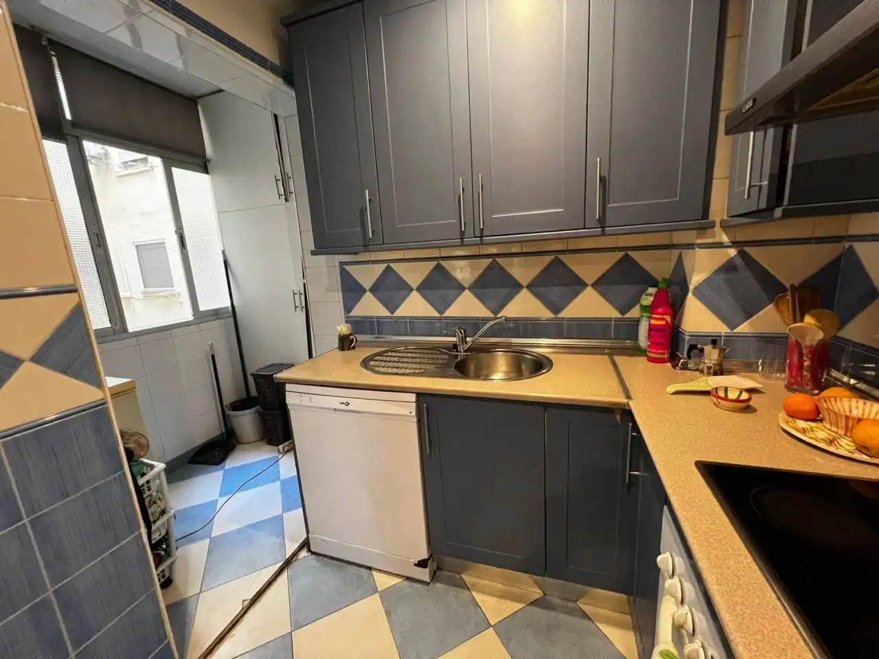 Kitchen of Flat for sale in Sevilla  with Air Conditioner and Heating