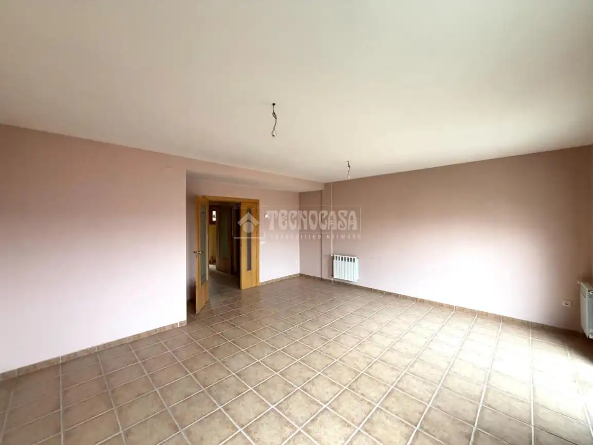 Sala d'estar de Casa adosada en venda en Sigüenza amb Aire condicionat i Calefacció