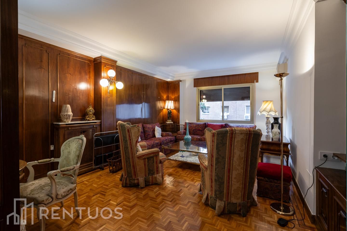 Living room of Flat to rent in  Madrid Capital  with Air Conditioner, Heating and Parquet flooring