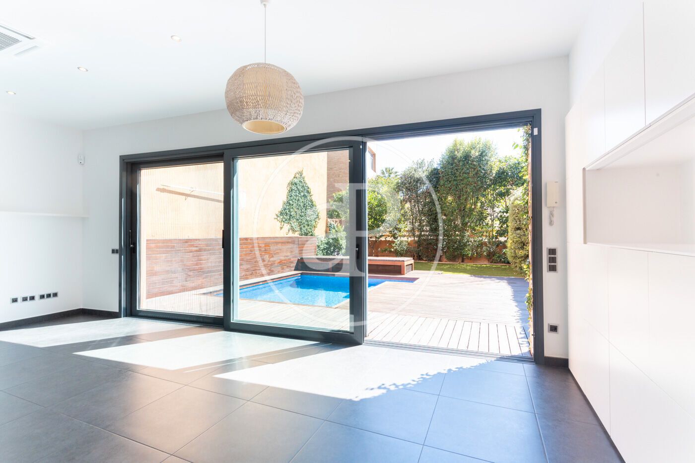 Swimming pool of Single-family semi-detached to rent in  Barcelona Capital  with Air Conditioner, Heating and Private garden