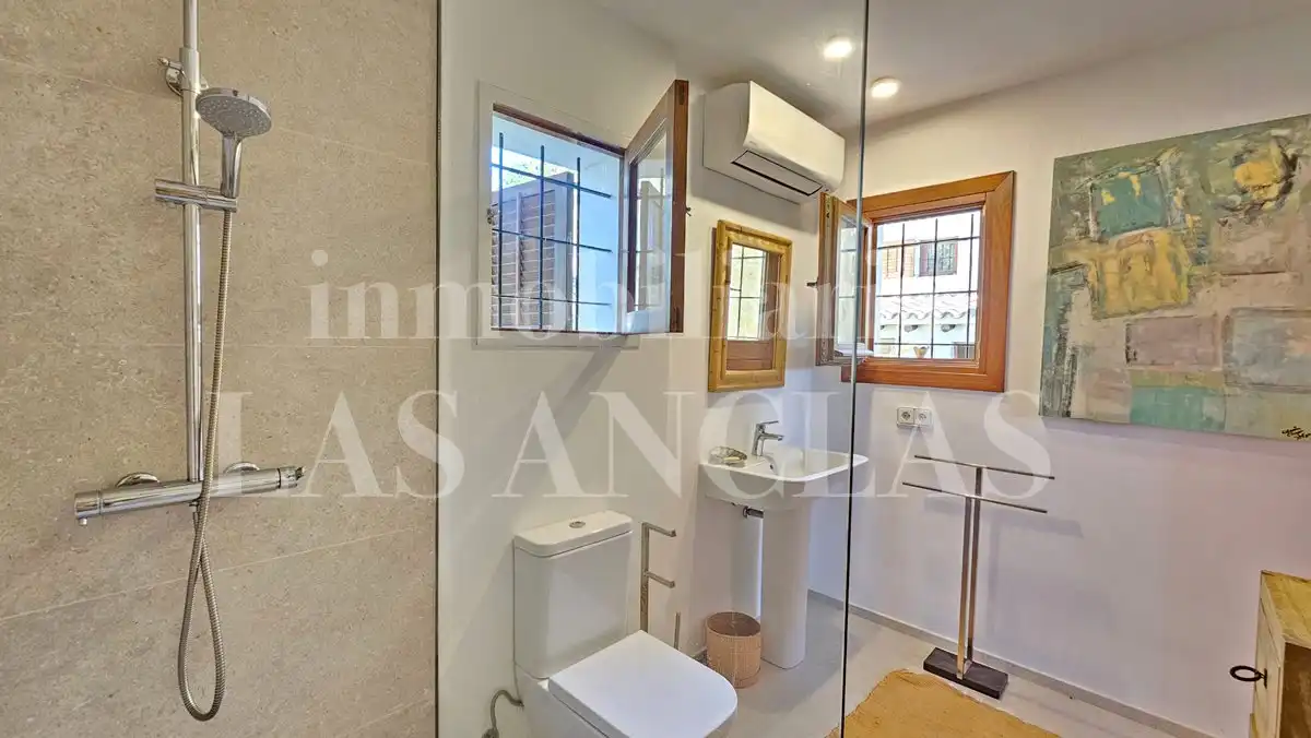 Bany de Casa o xalet en venda en Sant Josep de sa Talaia amb Aire condicionat, Terrassa i Traster