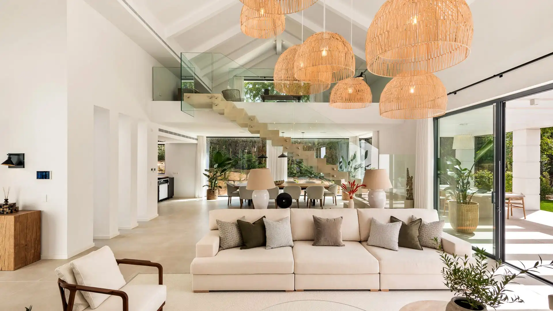 Sala d'estar de Casa o xalet en venda en Estepona amb Aire condicionat, Terrassa i Piscina