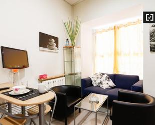 Living room of Flat to rent in  Madrid Capital  with Air Conditioner, Heating and Balcony
