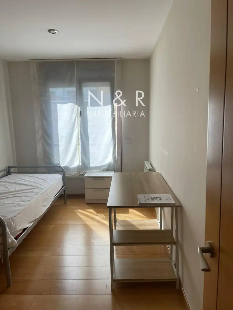 Bedroom of Flat for rent in Santiago de Compostela   with Heating, Terrace and Furnished