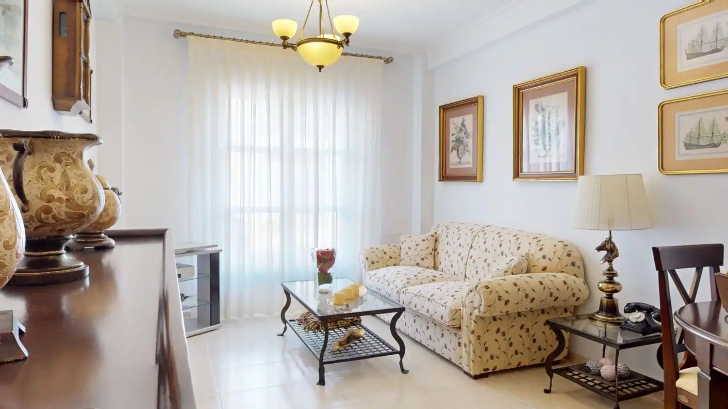 Sala d'estar de Casa o xalet en venda en Alcalá de Guadaira amb Aire condicionat i Terrassa