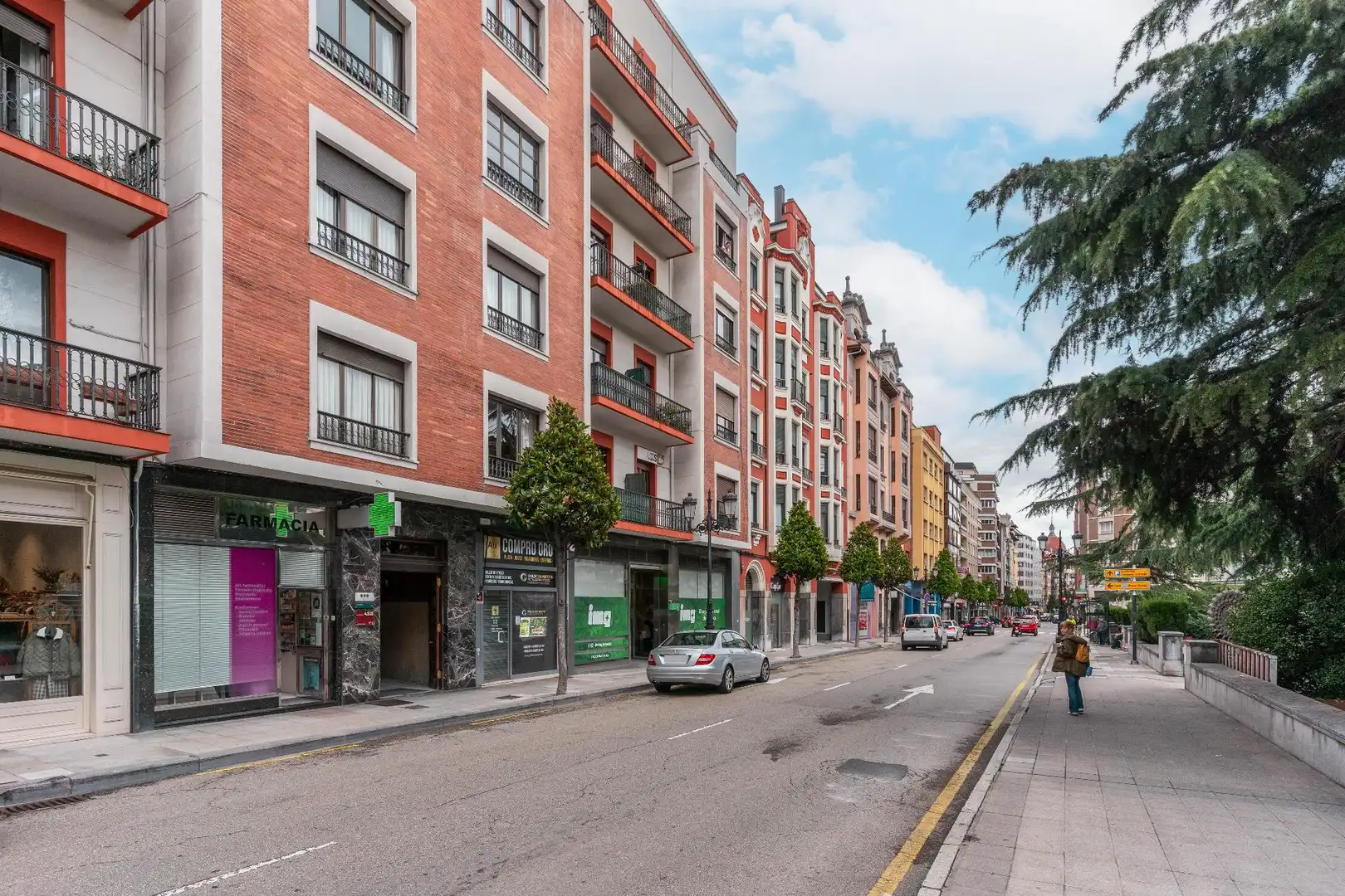 Vista exterior de Pis en venda en Oviedo  amb Calefacció i Parquet