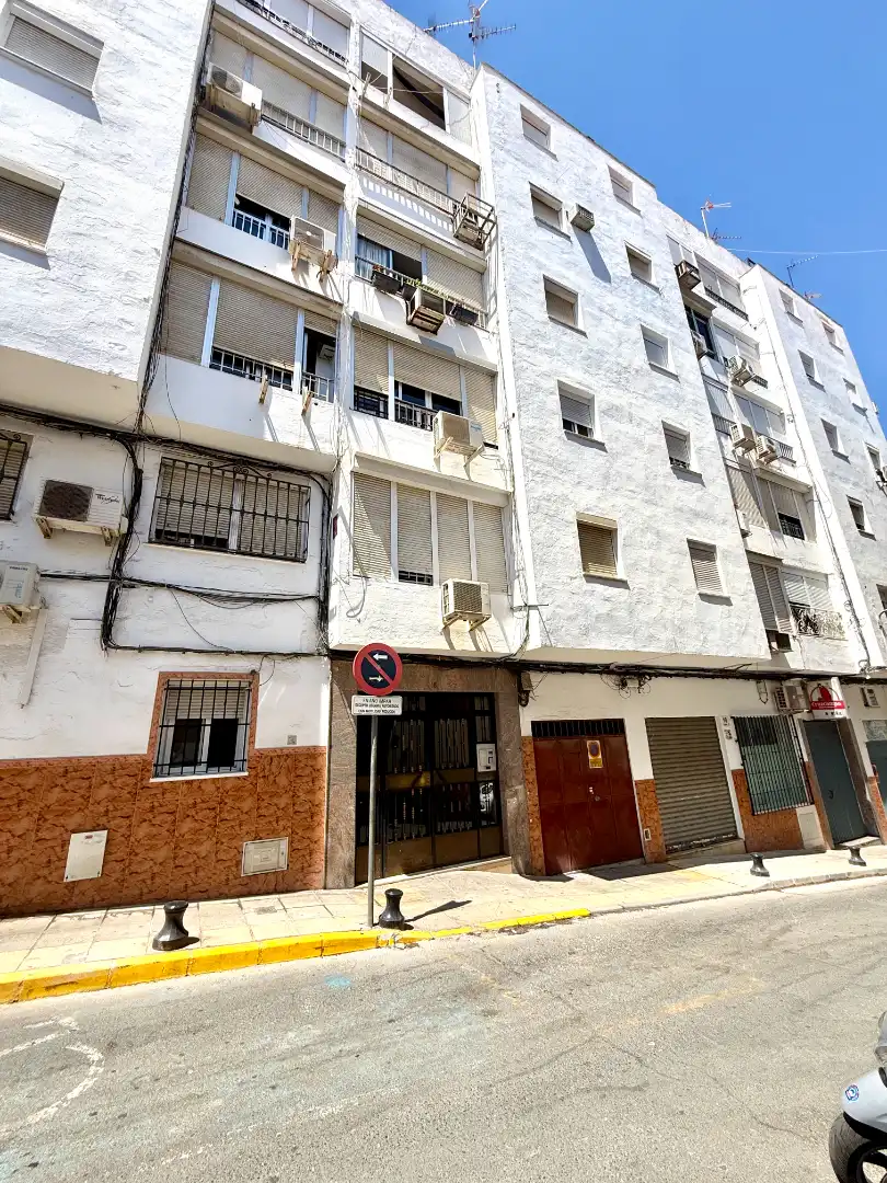 Außenansicht von Wohnung zum Verkauf in San Juan de Aznalfarache mit Klimaanlage und Ofen