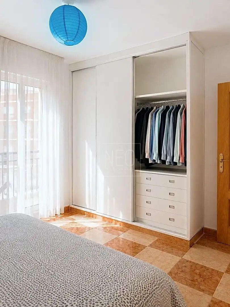 Dormitori de Pis en venda en Granada amb Aire condicionat i Balcó