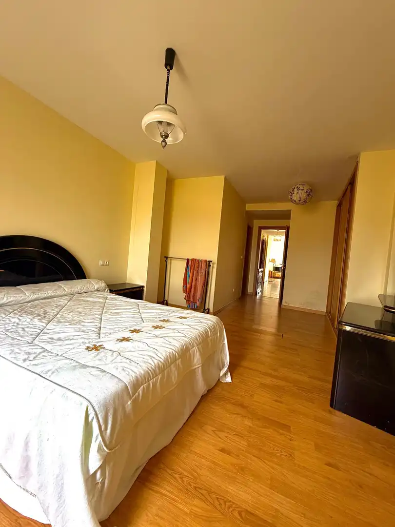 Schlafzimmer von Dachboden zum Verkauf in Malpica de Bergantiños mit Heizung und Terrasse
