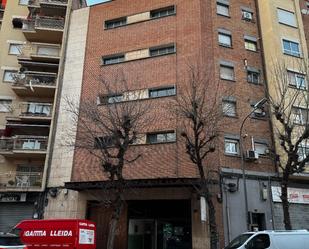 Vista exterior de Edifici en venda en  Lleida Capital amb Alarma